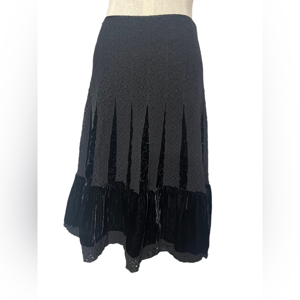 Michael Kors Skirt  Women's Black Crochet Lace & Velvet A-Line  size 6 - Picture 3 of 6